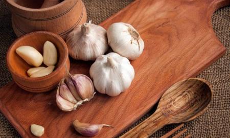 8 Health Benefits Of Eating Garlic Every Day